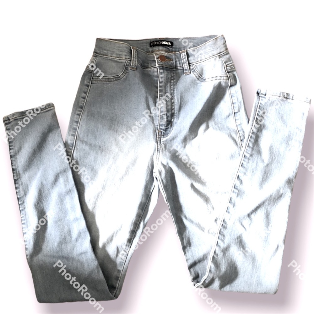 *FASHIONNOVA* skinny jeans